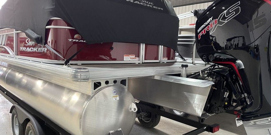 Sun Tracker Party Barge 22 DLX