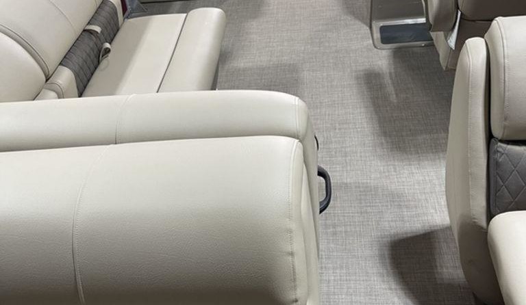 Sun Tracker Party Barge 22 DLX