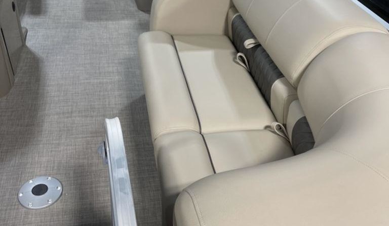 Sun Tracker Party Barge 22 DLX