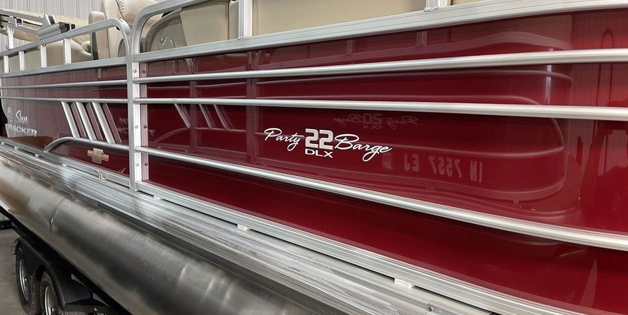 Sun Tracker Party Barge 22 DLX