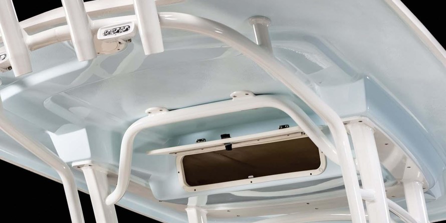Robalo R222 Center Console