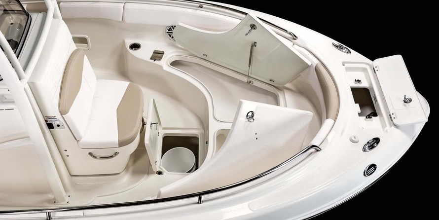 Robalo R222 Center Console