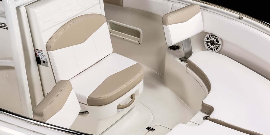 Robalo R222 Center Console