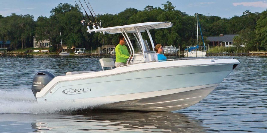 Robalo R222 Center Console