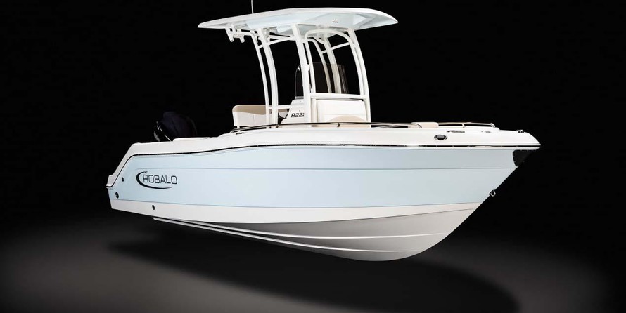 Robalo R222 Center Console
