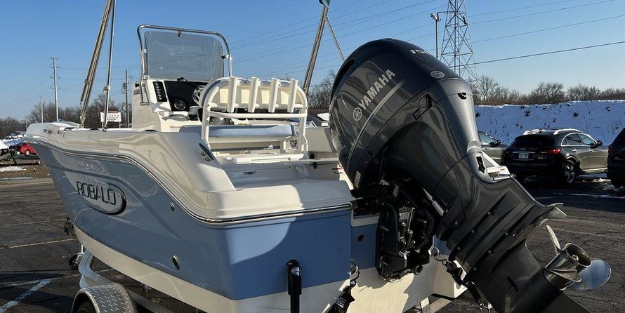 Robalo r180