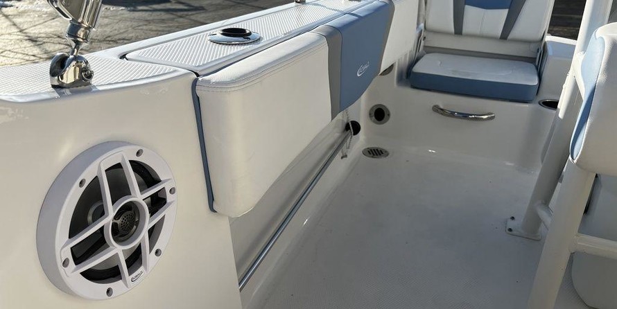 Robalo r180