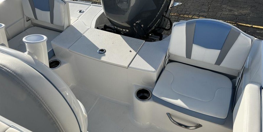 Robalo r180