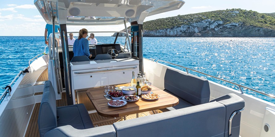 Seafarer 535 pilot boat - inboard diesel