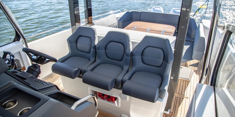 Seafarer 535 pilot boat - inboard diesel