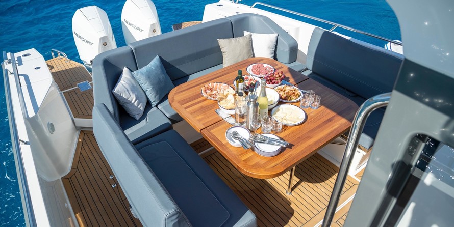 Seafarer 535 pilot boat - inboard diesel