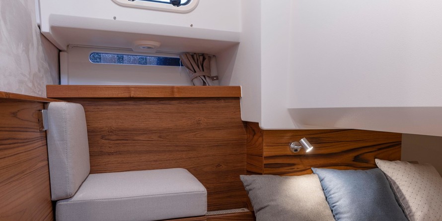 Seafarer 535 pilot boat - inboard diesel