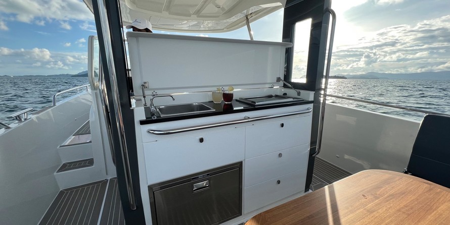 Seafarer 535 pilot boat - inboard diesel