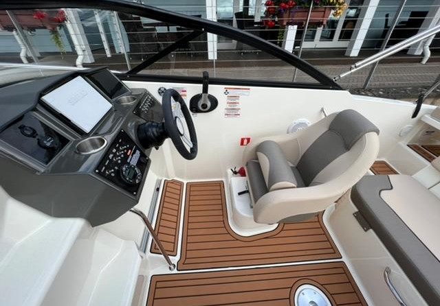 Bayliner VR5 Cuddy