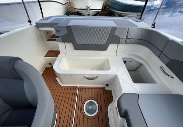 Bayliner VR5 Cuddy