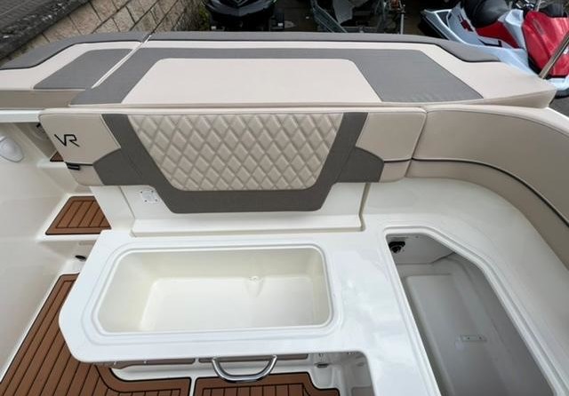 Bayliner VR5 Cuddy