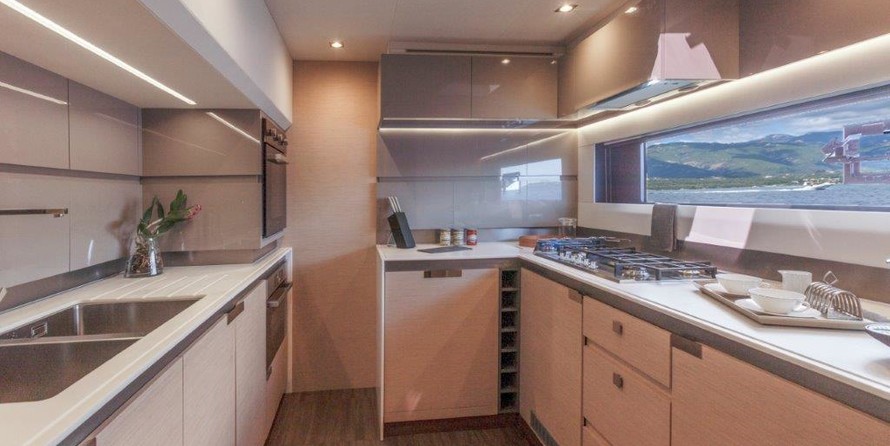 Fountaine Pajot Alegria 67