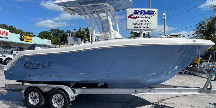 Robalo R222 Center Console