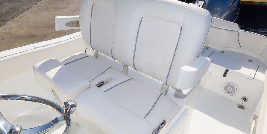 Sea Ray hunt ultra 211