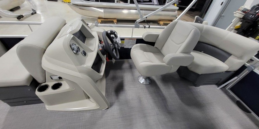 Sunchaser Boats Oasis 18 Fish