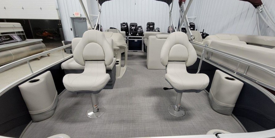 Sunchaser Boats Oasis 18 Fish