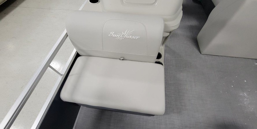 Sunchaser Boats Oasis 18 Fish