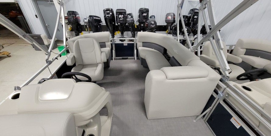 Sunchaser Boats Oasis 18 Fish