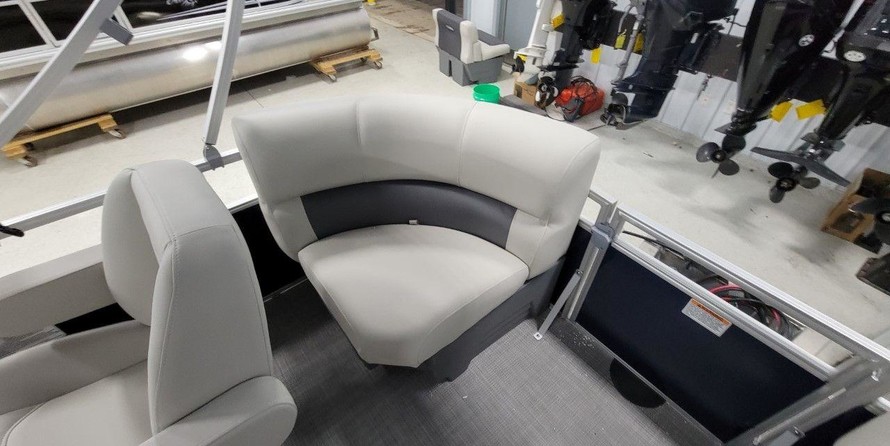 Sunchaser Boats Oasis 18 Fish