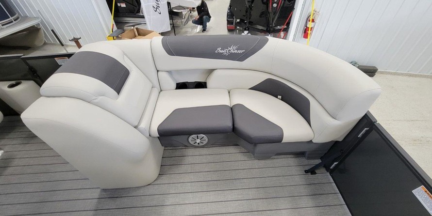 Sunchaser Boats Geneva Cruise 22 LR DH