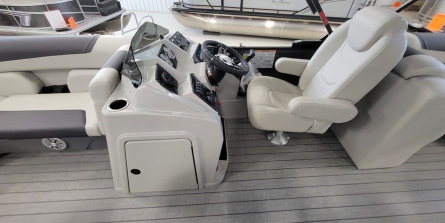 Sunchaser Boats Geneva Cruise 22 LR DH