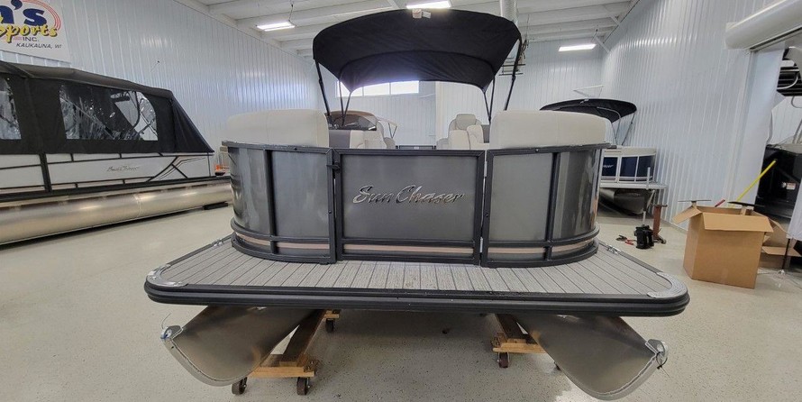 Sunchaser Boats Geneva Cruise 22 LR DH