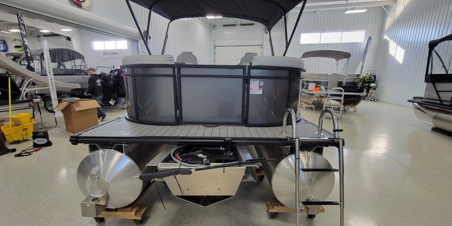 Sunchaser Boats Geneva Cruise 22 LR DH