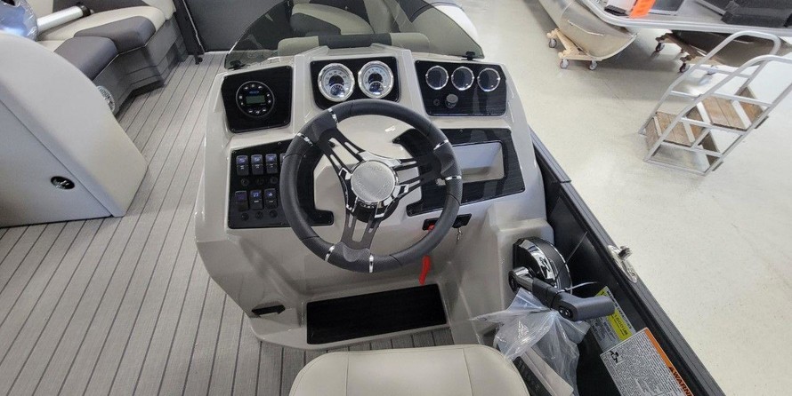 Sunchaser Boats Geneva Cruise 22 LR DH