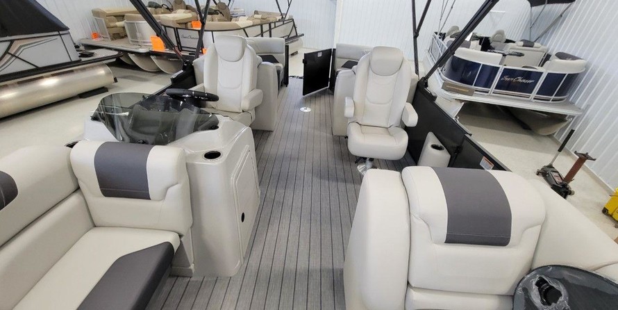 Sunchaser Boats Geneva Cruise 22 LR DH