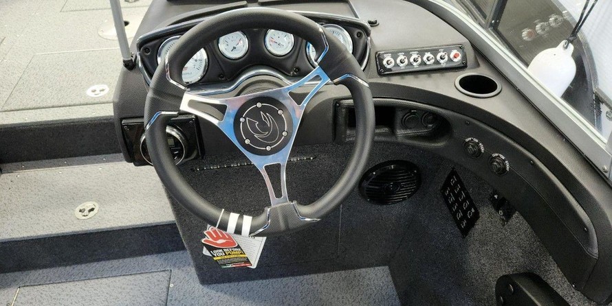 Crestliner 2250 Authority