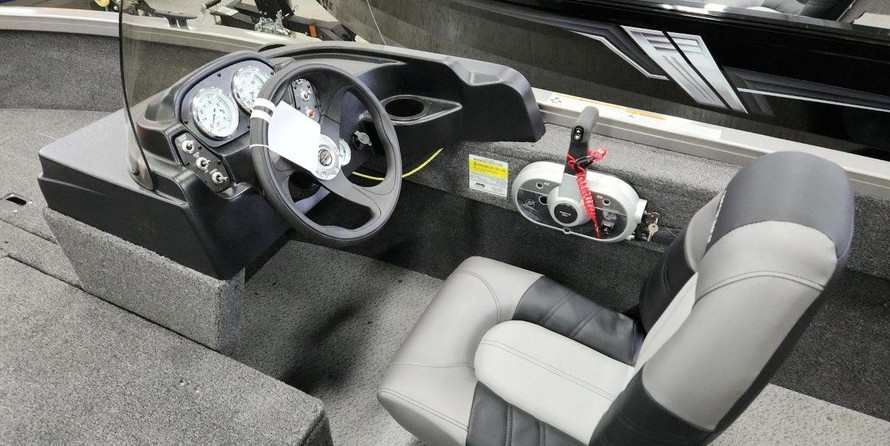 Crestliner 1700 Vision