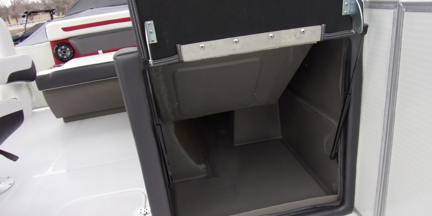 Hurricane fundeck 232