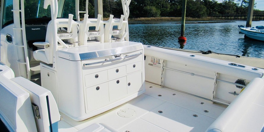 Boston Whaler 350 Outrage