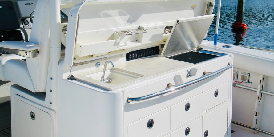 Boston Whaler 350 Outrage