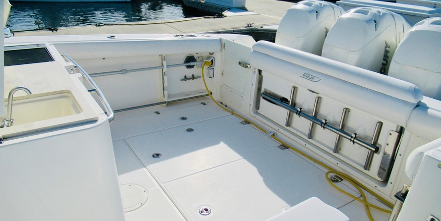 Boston Whaler 350 Outrage