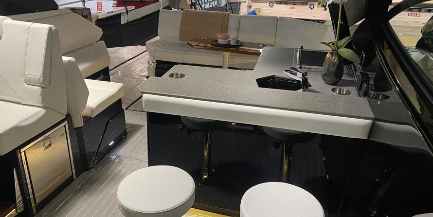 Cruisers Yachts 38 Express