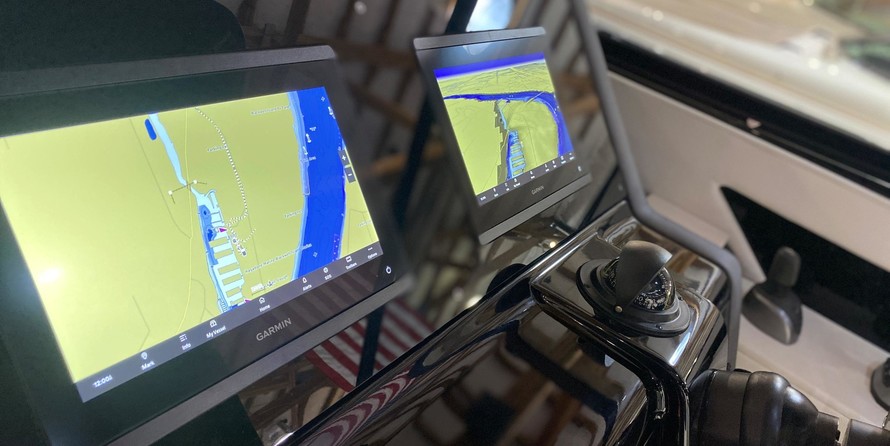 Cruisers Yachts 38 Express