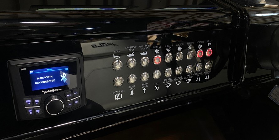 Cruisers Yachts 38 Express