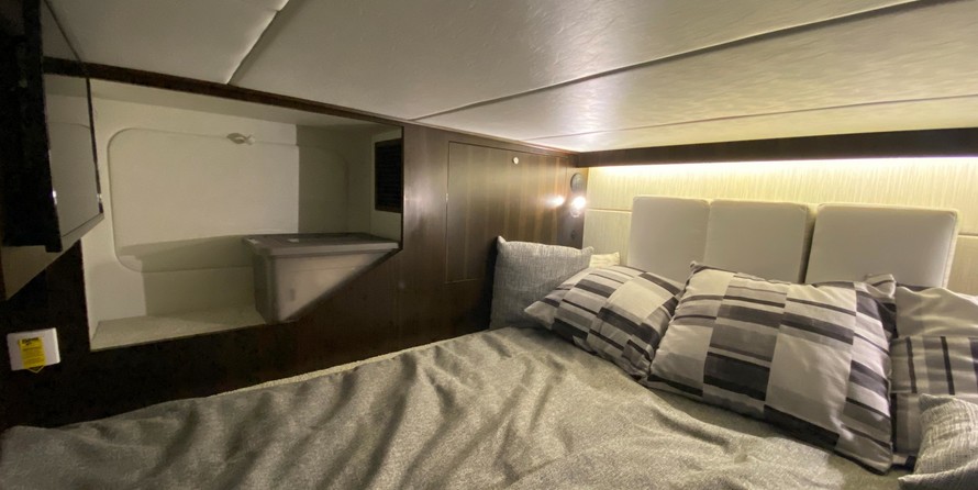 Cruisers Yachts 38 Express