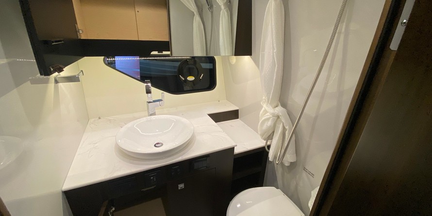 Cruisers Yachts 38 Express