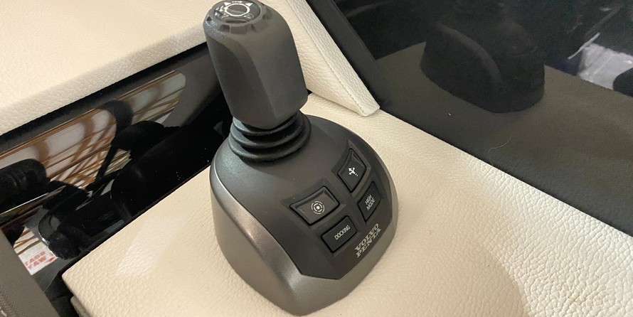 Cruisers Yachts 38 Express