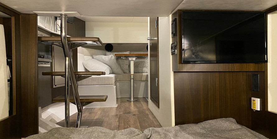 Cruisers Yachts 38 Express