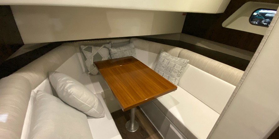 Cruisers Yachts 38 Express