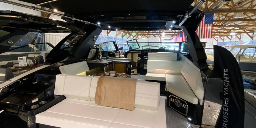 Cruisers Yachts 38 Express