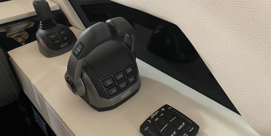 Cruisers Yachts 38 Express